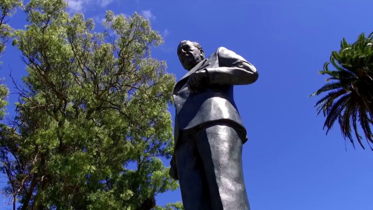Monumento al Dr. Raúl Alfonsín